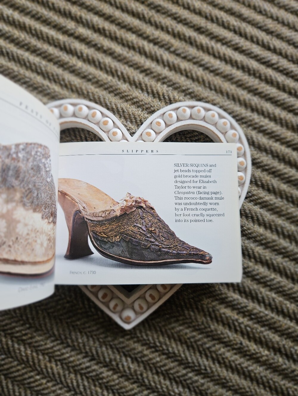 SHOES Book (By: Linda O'Keeffe) - Picture 6 of 6